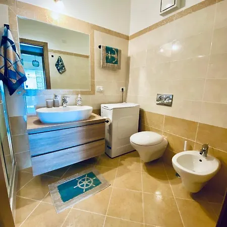 La Collina Sul Mare - *